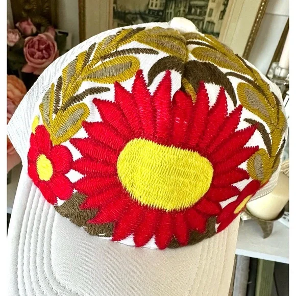 Hand Embroidered Trucker hat - Picture 4 of 4